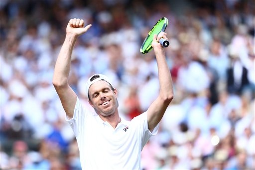 Wimbledon: Andy Murray vỡ mộng bảo vệ ngôi vô địch - 2
Sam Querrey ăn mừng sau chiến thắng trước Murray ở tứ kết Wimbledon 2017