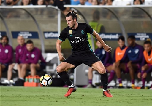 Man City 4-1 Real Madrid: Hiệp hai bùng nổ - 2
Bale mất tích trước hàng thủ của Man City