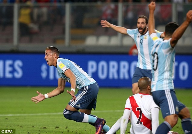 Argentina - Peru: Trận chiến định số phận - 2
Argentina phải rất vất vả mới hòa Peru 2-2 ở trận lượt đi