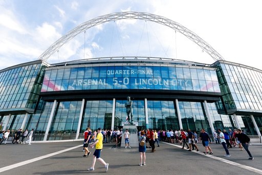Nhìn lại chiến thắng "mang trái ngọt" của Arsenal trước Chelsea - 1
Wembley trước giờ bóng lăn, sân đấu lớn nhất nước Anh là sân trung lập cho trận chung kết FA Cup tuy nhiên sân đấu này nằm ở London nên cả Arsenal và Chelsea đều không lạ lẫm