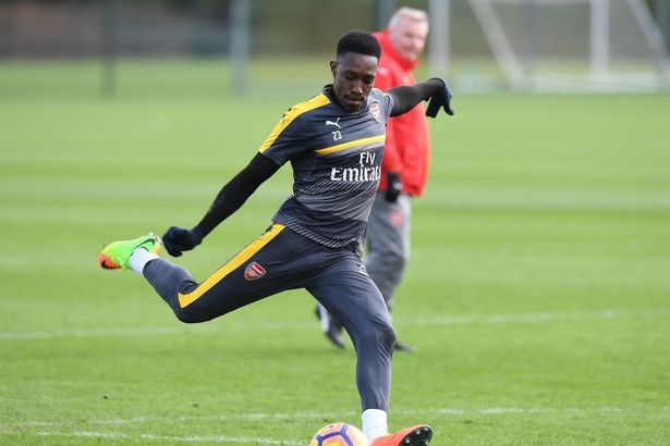 Koscielny, Ramsey trở lại tập cùng Arsenal trước trận gặp Liverpool - 4
Welbeck thực hiện bài tập sút bóng, tiền đạo người Anh đang nỗ lực lấy lại phong độ sau thời gian dài nghỉ dưỡng thương