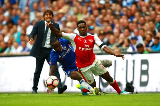 Nhìn lại chiến thắng "mang trái ngọt" của Arsenal trước Chelsea - 10
Moses đốn ngã Welbeck, tình huống này khiến cầu thủ người Nigeria phải nhận thẻ vàng