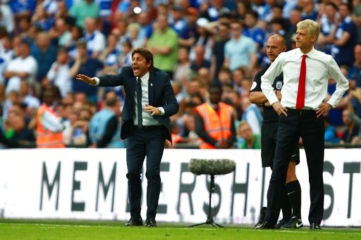 Nhìn lại chiến thắng "mang trái ngọt" của Arsenal trước Chelsea - 15
Conte vẫn tích cực hò hét, trong khi Wenger im lặng chờ... hết giờ