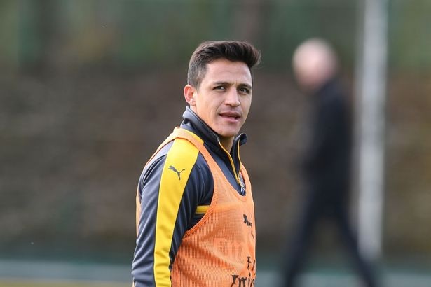 Koscielny, Ramsey trở lại tập cùng Arsenal trước trận gặp Liverpool - 14
Sanchez tươi tắn trên sân tập. Bất chấp sự chỉ trích vào phong độ của Arsenal gần đây, tiền đạo người Chile vẫn đang có phong độ tốt