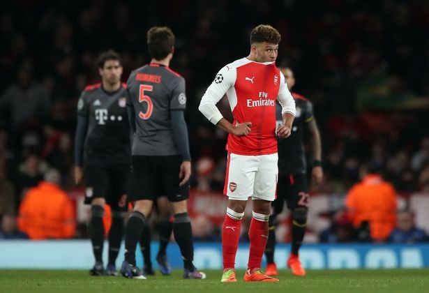 Arsenal chỉ là “phiên bản lỗi” của Barcelona? - 3 Trong khi đó, Arsenal dễ dàng đầu hàng trước khó khăn