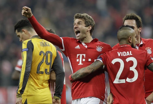 Arsenal để lọt lưới bàn thua thứ 200 ở Champions League
