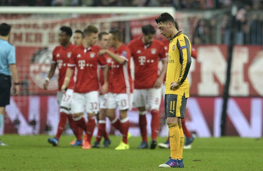 Arsenal thảm bại tại Champions League: Hết rồi, Wenger! - 1 Arsenal thi đấu bạc nhược trước Bayern Munich
