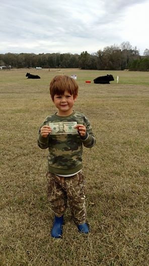 
Bức ảnh được Scott cập nhật sau đó. Thật may mắn, cậu bé không sao và thắng cược 20 đô.
