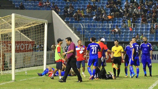Ban kỷ luật VFF xử nhẹ tay với nhiều sự cố tại V-League - 1
Sự cố ở trận SHB Đà Nẵng - Quảng Nam được xử phạt ở mức độ rất nhẹ