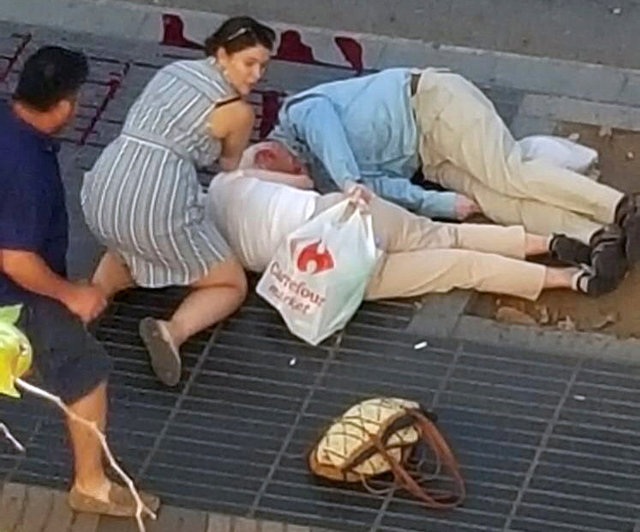 Đâm xe khủng bố ở Barcelona, ít nhất 13 người chết - 10
(Ảnh: Reuters)