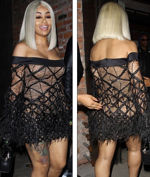 Hai vũ nữ thoát y khoe dáng nảy lửa - 3
Người đẹp 29 tuổi khoe thân hình nảy nở trong bộ trang phục gợi cảm