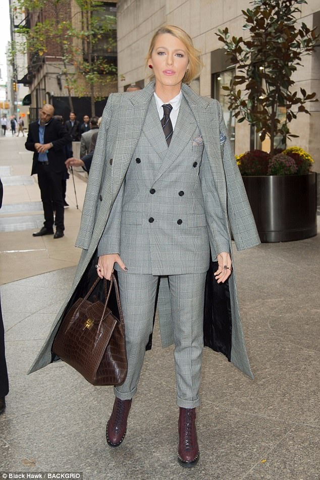 Blake Lively "biến hóa" hình ảnh khi đi quảng cáo phim - 6
Blake Lively từng tiết lộ cô làm stylist cho chính mình