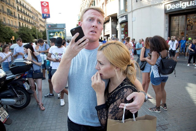 Đâm xe khủng bố ở Barcelona, ít nhất 13 người chết - 15
(Ảnh: Reuters)