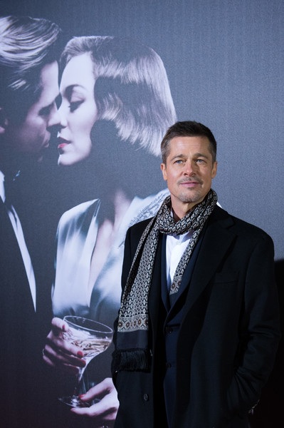 Brad Pitt điển trai hơn sau khi chia tay Angelina Jolie - 3
Một nguồn tin thân cận với ngôi sao phim Ông bà Smith tiết lộ: Brad đã biết chăm lo cho bản thân hơn. Anh ấy sống khoa học, có đầu bếp nấu những món ăn lành mạnh, đủ dinh dưỡng.