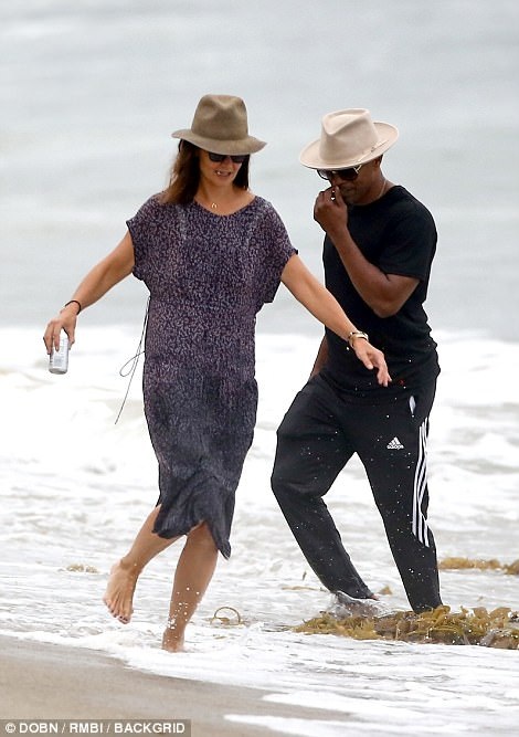 
Tuy nhiên cặp đôi giấu rất kỹ mối quan hệ tình cảm và từ chối bình luận về chuyện này
