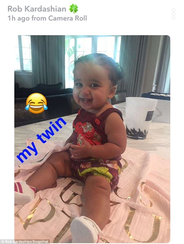 
Tuy nhiên gia đình Kardashian không mấy tin tưởng vào khả năng làm mẹ của Blac sau khi cô từng bị tạm giữ vì tàng trữ chất gây nghiện hồi năm ngoái
