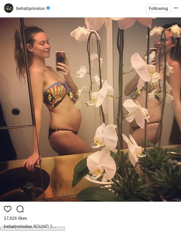 
Siêu mẫu nội y báo tin bầu bí lần 2 cách đây ít tuần, cô và chồng ca sỹ kết hôn vào năm 2014 sau 2 năm hẹn hò
