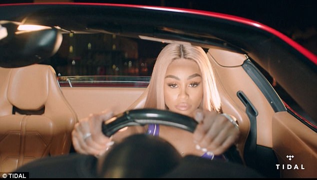 Vũ nữ thoát y sành điệu cưỡi xe phân khối lớn ra phố - 6 
Blac và Nicki thân thiết đã lâu và Nicki Minaj tạo điều kiện để Blac Chyna tiến gần hơn với các fans của cô