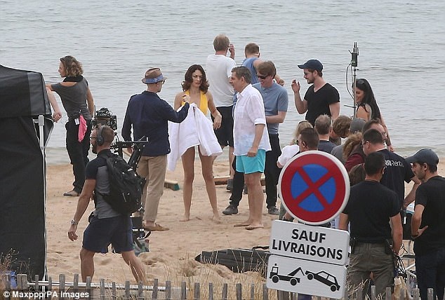 Mr Bean gặp "bond girl" Olga Kurylenko tại phim trường - 6
Ngôi sao người Anh giàu có này có cuộc sống riêng tư rất kín đáo