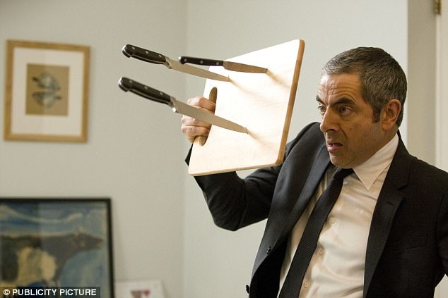 Mr Bean gặp "bond girl" Olga Kurylenko tại phim trường - 9
Johnny English phần 2 - ra mắt năm 2011