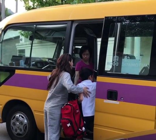 Tạ Đình Phong đón lễ tình nhân bên Vương Phi, Bá Chi bận rộn bên hai con trai - 8
Trương Bá Chi không bao giờ nói xấu chồng cũ trên truyền thông. Trước mọi lời chỉ trích của cư dân mạng về sự vô tâm của Tạ Đình Phong với các con, cô đều im lặng.