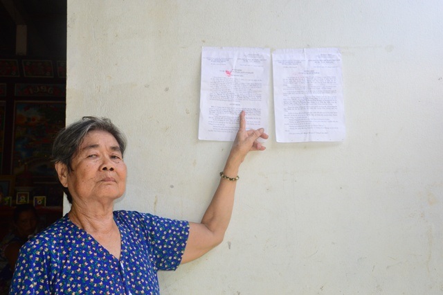 
Cơ quan thi hành án huyện Châu Thành cho dán hẳn Thông báo thi hành án ngay trước cửa nhà của gia đình bà Út, khiến chồng bà qua đời trong uất nghẹn.
