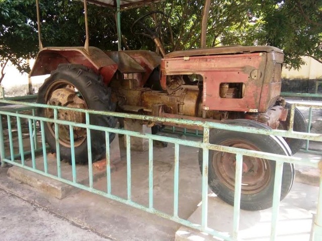 Chiếc máy cày, chiếc sanh đồng Bác tặng... - 2 Chiếc máy cày Bác Hồ tặng nhân dân Yên Trường năm 1962