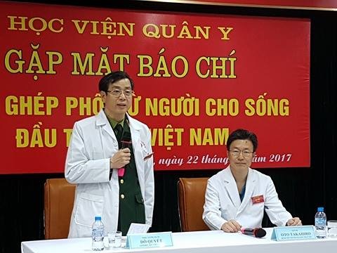 Ghép phổi cho từ 2 người lớn, cứu trẻ 7 tuổi suy hô hấp nặng - 2
Thiếu tướng, GS.TS Đỗ Quyết – Giám đốc Học viện Quân y thông tin tại buổi gặp báo chí.