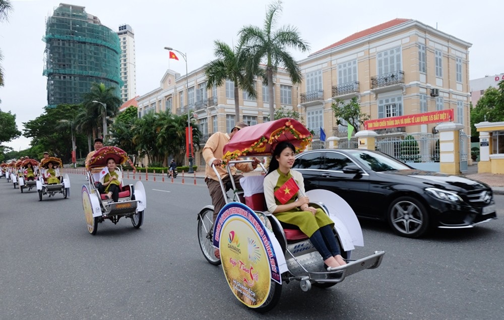 Sẽ thu phí đỗ xe trên hai tuyến đường - Ảnh 1. Sẽ thu phí đỗ xe trên hai tuyến đường - Ảnh 1.