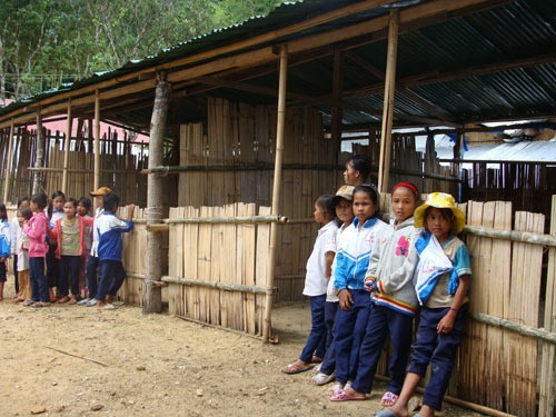 Trường học xuống cấp, trẻ em thiệt thòi - 2 Trường học xuống cấp, trẻ em thiệt thòi - 2