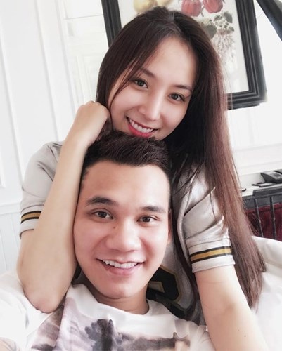 Trong một chia sẻ với bạn bè đồng nghiệp, Khắc Việt còn bật mí dự định cuối năm sẽ tổ chức đám cưới người đẹp kém 5 tuổi. Theo DJ Thảo Bebe thì cô và Khắc Việt quen nhau khoảng 7-8 năm trước. Lúc đó cô đang theo học tại trường Cao đẳng Múa Hà Nội và tham gia một nhóm nhạc còn Khắc Việt lúc đó đã nổi tiếng.