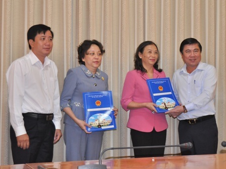 TPHCM: Xóa cơ chế “3 bộ cùng quản lý 1 mâm cơm” - 2 Các thành viên chủ chốt của Ban nhận quyết định từ Chủ tịch thành phố