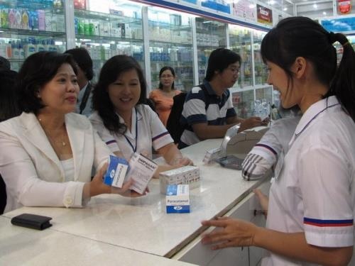 Nhìn thẳng vào những mặt "chưa được" của ngành y tế - 2
Mua thuốc không có đơn kê đẩy Việt Nam vào nguy cơ kháng thuốc (Ảnh minh họa)