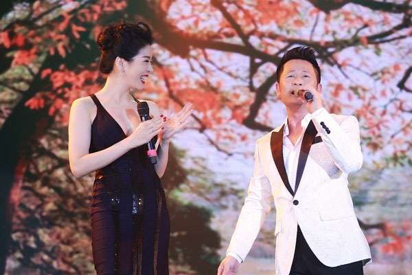 Bằng Kiều: “Càng thất tình hát càng hay” - 9 Lối nói chuyện hài hước của Bằng Kiều khiến Lệ Quyên bật cười trên sân khấu.