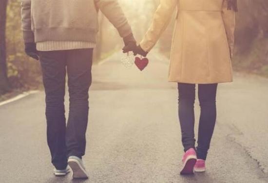 Sự thật trào lưu thuê người yêu về quê ăn Tết - 1
Áp lực phải có bạn gái về ra mắt dịp Tết.