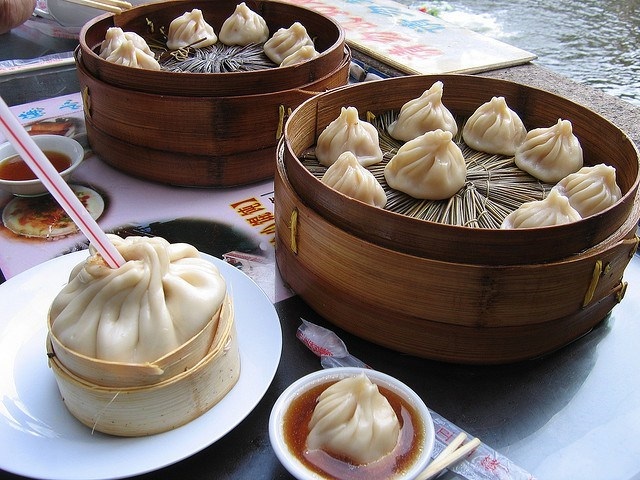 Bí mật thú vị bên trong những chiếc bánh bao ăn... bằng ống hút - 4 Bí mật thú vị bên trong những chiếc bánh bao ăn... bằng ống hút - 4