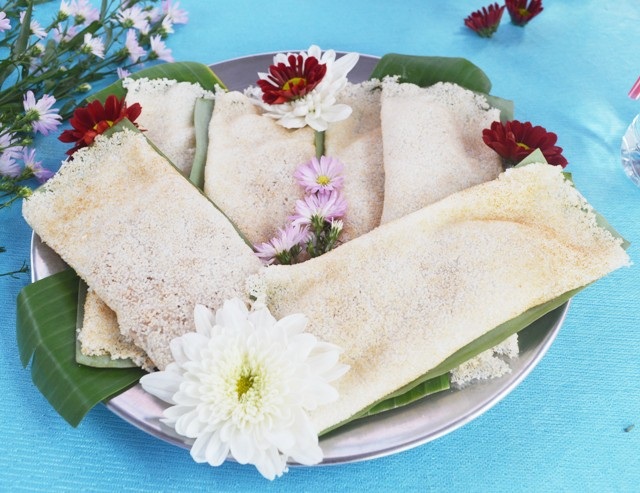 Thòm thèm những món bánh "ăn chơi" của người Khmer - 1 Bánh dứa.
