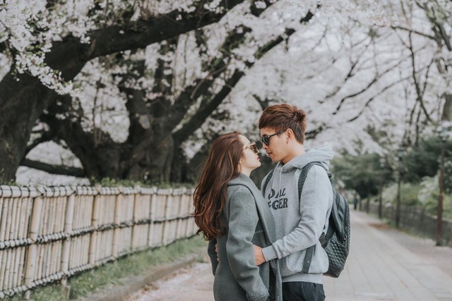 Trên trang Facebook cá nhân, nam ca sĩ Hồ Quang Hiếu gây bất ngờ khi đăng tải dòng trạng thái khá dài, đầy cảm xúc về việc chia tay bạn gái - nữ ca sĩ Bảo Anh. Theo đó, anh và bạn gái đã có một buổi nói chuyện thật dài trước khi đi đến quyết định chính thức. Khi PV Dân trí liên hệ, Hồ Quang Hiếu xác nhận chuyện anh và bạn gái đã đường ai nấy đi.