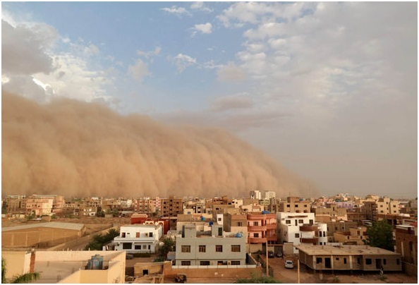 Cận cảnh trận bão cát kinh hoàng ở Sudan - 3
Những trận bão cát lớn có thể tạo nên những bức tường cát cao hàng trăm mét.