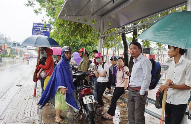 Chiều nay, 250.000 học sinh tỉnh Thừa Thiên Huế nghỉ học tránh bão - 2 Sáng ngày 14/9, trên địa bàn thành phố Vinh (Nghệ An) đã xuất hiện mưa kéo dài