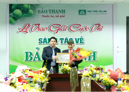 Tổng kết và trao giải cuộc thi sáng tác về Bảo Thanh - 1
(Bác Lê Xuân Tùy – Đạt Giải nhất Sáng tác Thơ về Bảo Thanh)