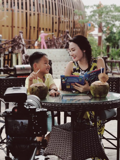 Xuân Bắc - Tự Long khoe ảnh "hổ báo", Đức Phúc lần đầu selfie sau phẫu thuật - 2 Bảo Thanh vui vẻ chia sẻ ảnh cùng con trai lần đầu tiên tham gia một show truyền hình thực tế về du lịch.