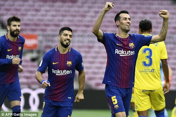 Barcelona đại thắng trong ngày sân Nou Camp không có khán giả - 3
Busquets mở tỷ số cho Barcelona