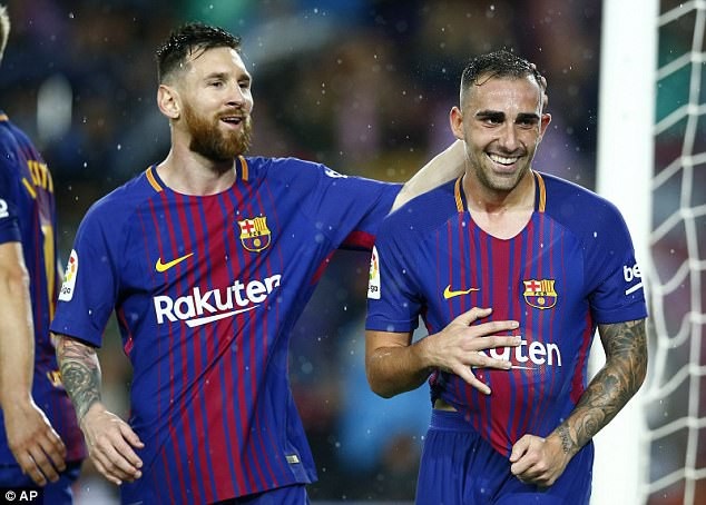 Hạ gục Sevilla, Barcelona hơn Real Madrid đến 11 điểm - 4
Alcacer tỏa sáng với cú đúp giúp Barcelona giành 3 điểm trước Sevilla