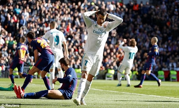 Real Madrid 0-3 Barcelona: Messi, Luis Suarez tỏa sáng - 10 Real Madrid 0-3 Barcelona: Messi, Luis Suarez tỏa sáng - 10