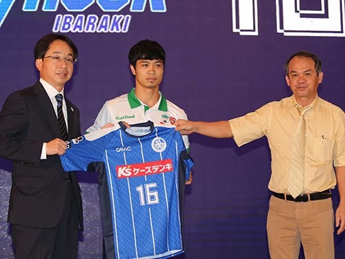 Bầu Đức để ngỏ khả năng đưa Công Phượng trở lại Nhật Bản - 1
Bầu Đức muốn đưa Công Phượng trở lại Nhật Bản