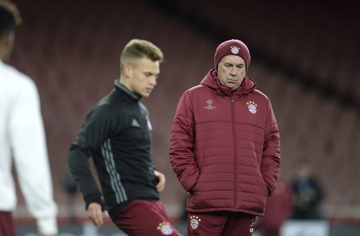 Carlo Ancelotti đầy lo âu trên sân tập của Bayern Munich - 4
Chiến lược gia người Italia trầm ngâm quan sát học trò tập luyện