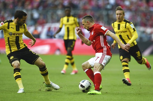 Bayern Munich 4-1 Dortmund: “Hùm xám” quá khủng khiếp! - 2 Dortmund khó cưỡng lại sức mạnh của Bayern Munich