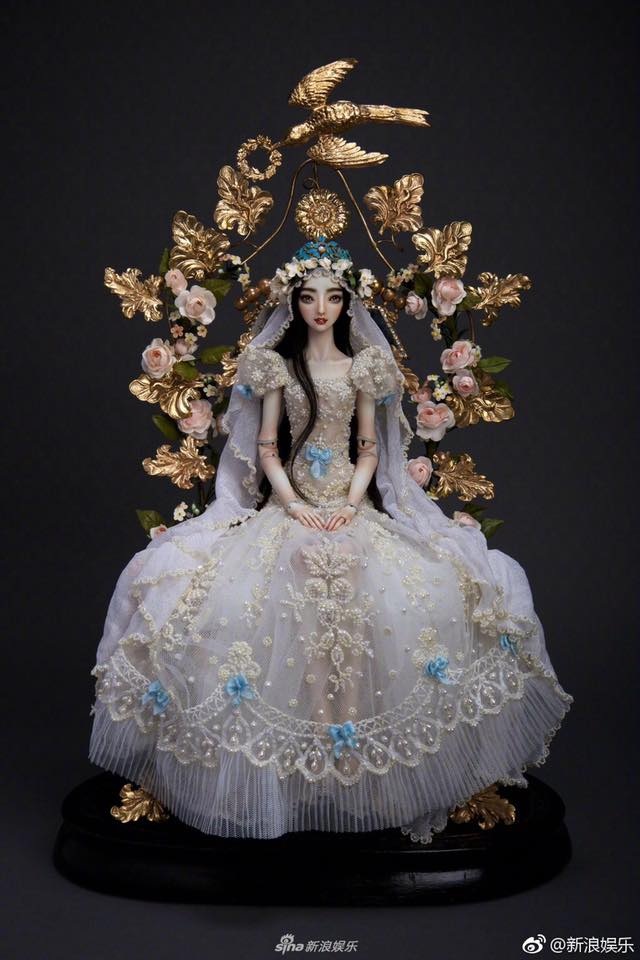 Phạm Băng Băng: "Cuộc sống của tôi thật hoàn hảo" - 5
Được biết, trong tiệc sinh nhật của Phạm Băng Băng, ngoài việc đứng ra lo liệu một bữa tiệc hoành tráng với, hoa, nến và bánh ngọt, Lý Thần còn đặt làm một con búp bê đắt tiền và giá trị tặng bạn gái.