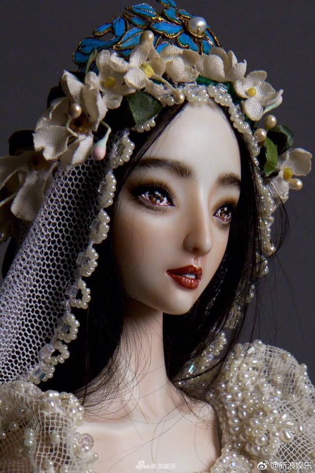 Phạm Băng Băng: "Cuộc sống của tôi thật hoàn hảo" - 8
Búp bê được làm từ vàng, ngọc trai với thiết kế tỉ mỉ, công phu do một nghệ nhân người Nga thực hiện.